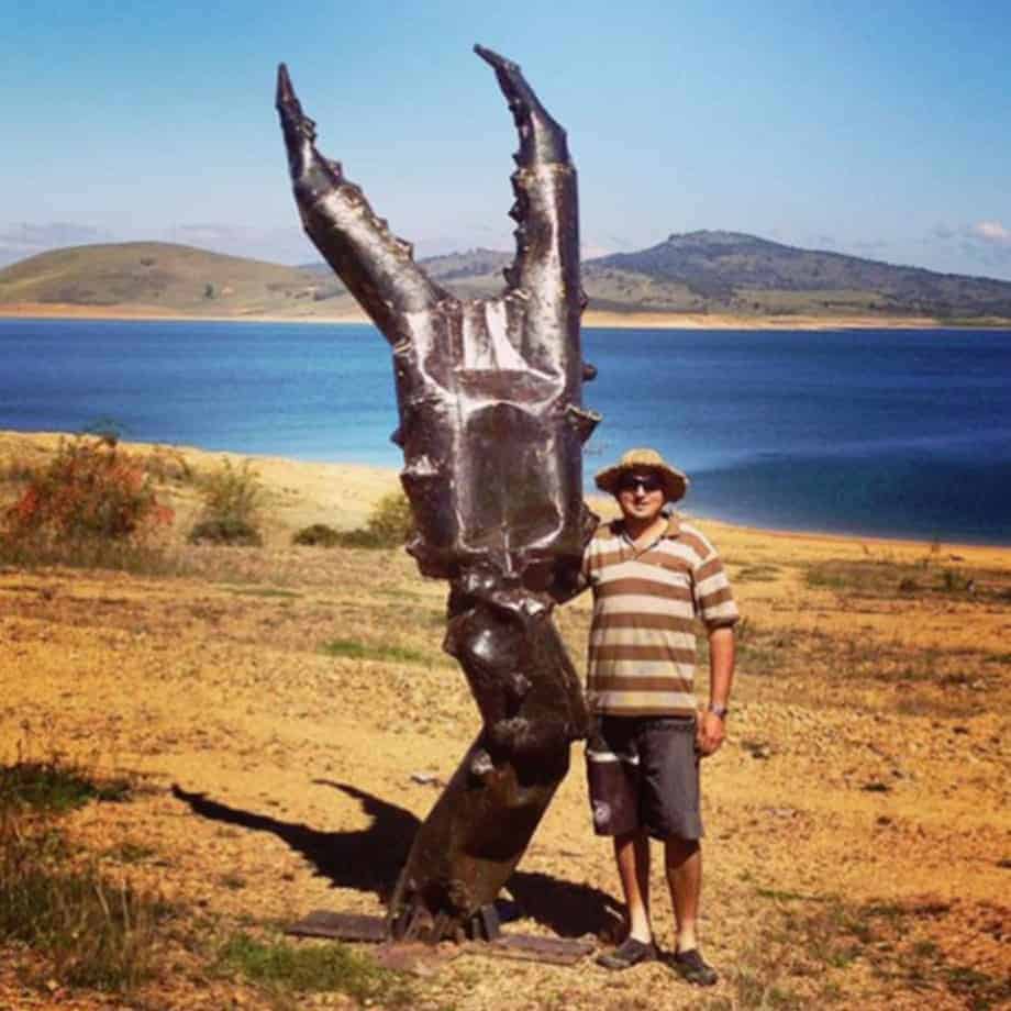 Clawed---FABRICATED--MILD-STEEL-OILED-outdoor,landmark-Tobias Benent,-australian-water-sculpture-large-oversize