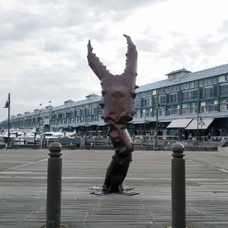 Clawed---FABRICATED--MILD-STEEL-OILED-outdoor,landmark-Tobias Benent,-australian-water-sculpture-large-oversize