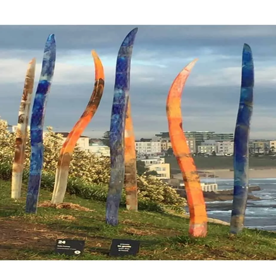 light blades by Sallie Portnoy – glass sculpture, 2.4m (view 3) – SOHO Galleries Sydney