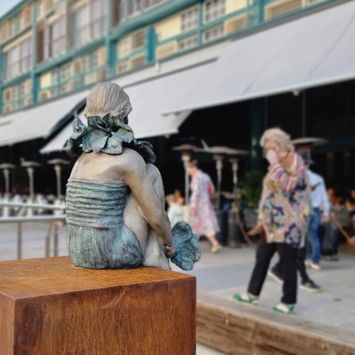 Urban Botanica by Mela Cooke – bronze sculpture, limited edition of 8, 155cm (view 15) – SOHO Galleries Sydney