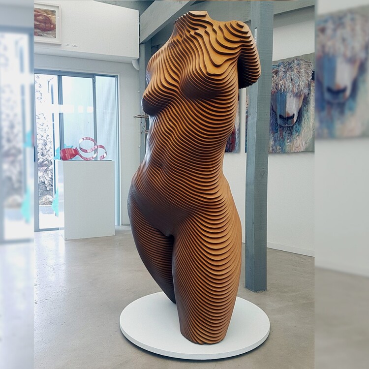 Grande Rosie, Timber - 153cm