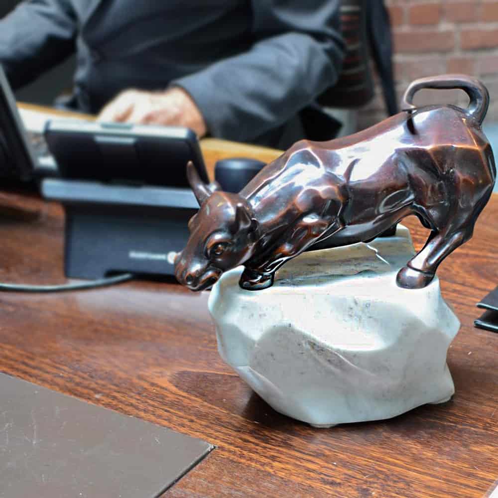 bull sculpture stock market