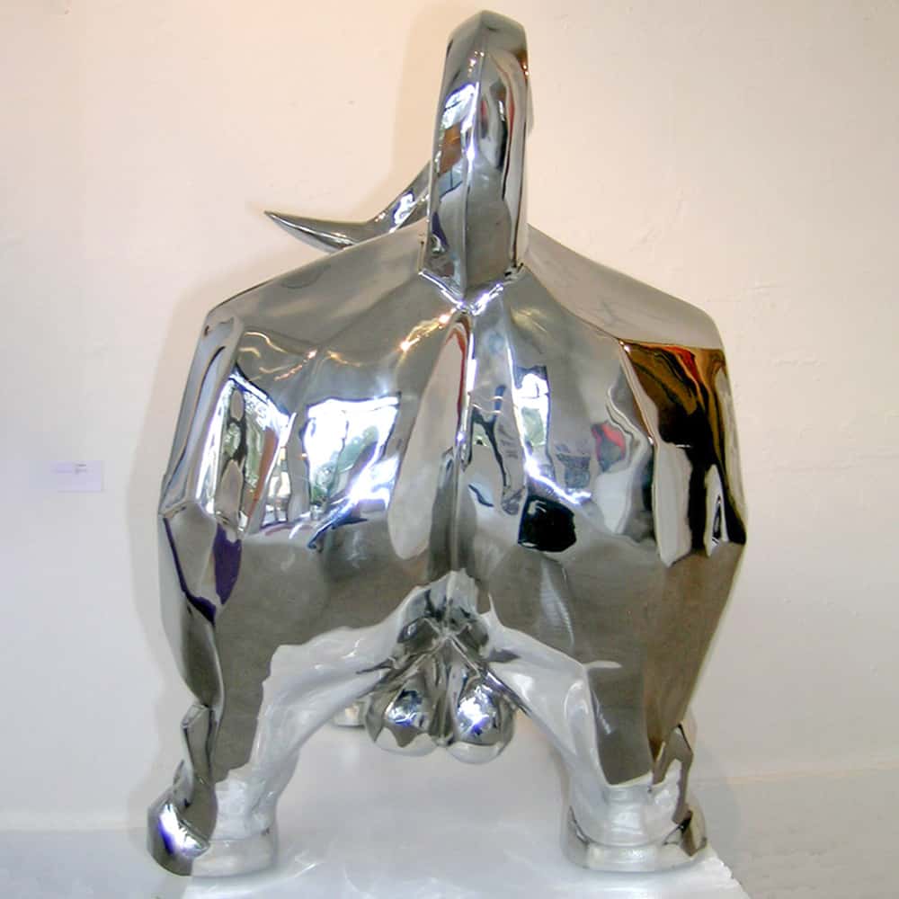 stock market bull sculpture