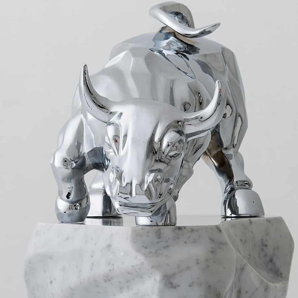 stock market bull sculpture