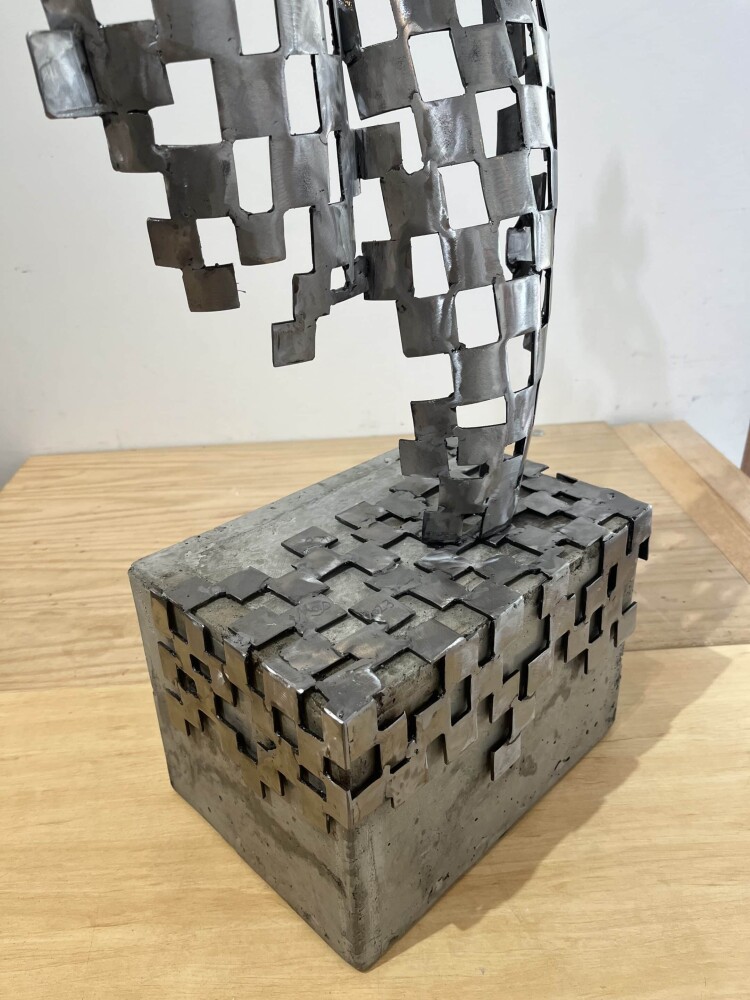 Checkmate-Beauty (2024) Stainles-steel figurative sculpture