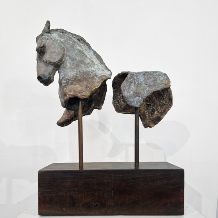 bronze horse culpture