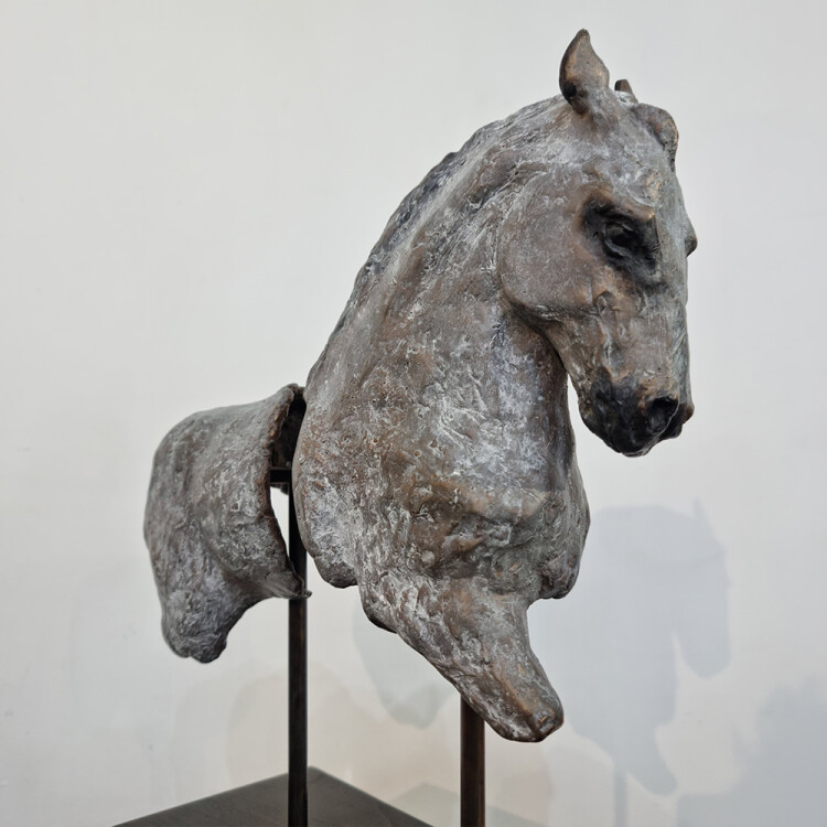 bronze horse culpture