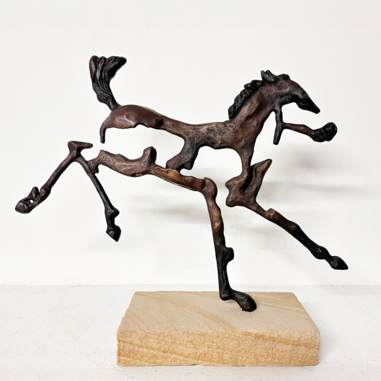bronze horse culpture