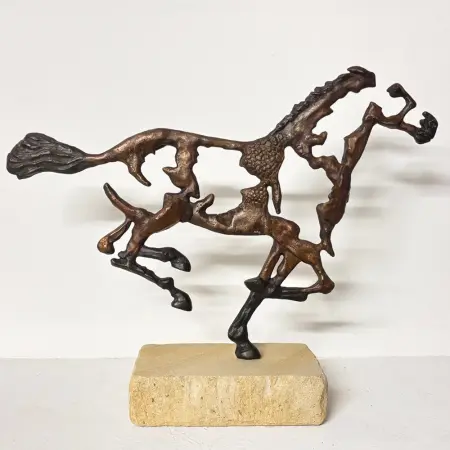 bronze horse culpture
