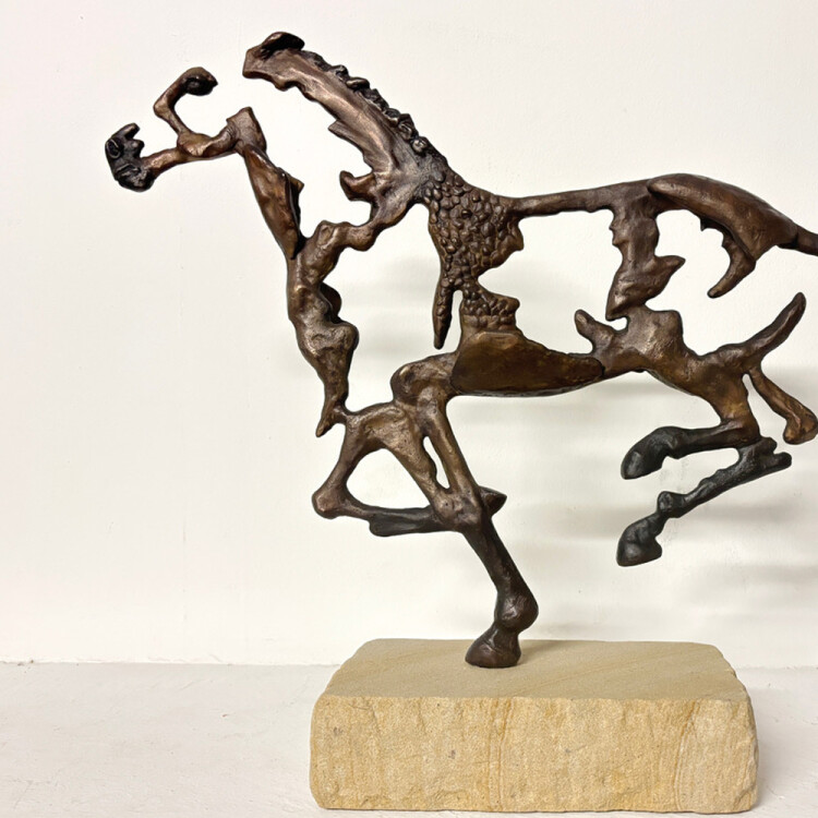 bronze horse culpture
