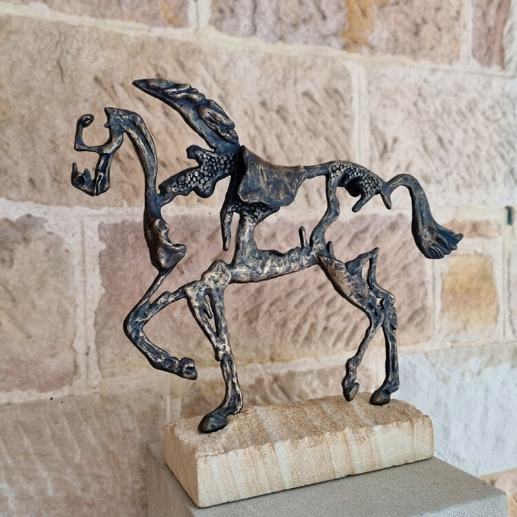 bronze horse culpture