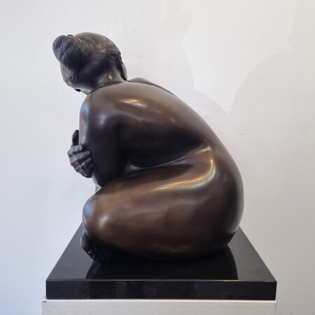 female figurative sculpture, classical sculpture