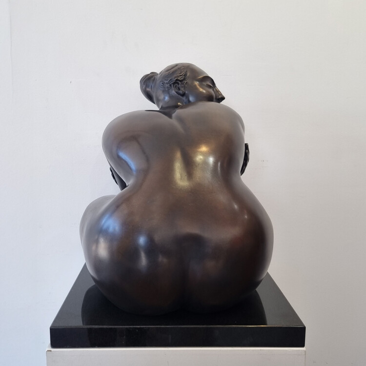 female figurative sculpture, classical sculpture