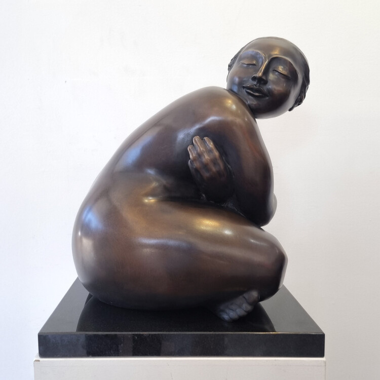 female figurative sculpture, classical sculpture