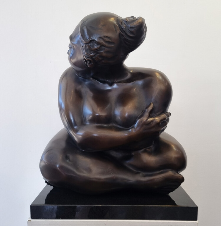 female figurative sculpture, classical sculpture